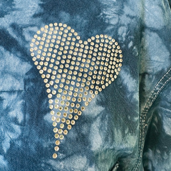 The Dye 2 Dye 4 Fettucini Blue Tie-Dye Shirt with Heart Detail Size Medium - Picture 5 of 11